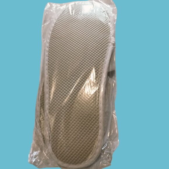 White Open Toe Spa Slippers Non-Slip Sole One Size New Sealed - Picture 2 of 5